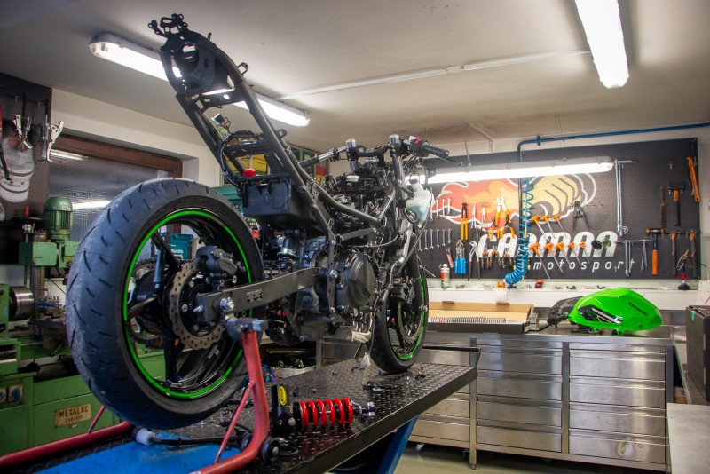 V nastajanju: Kawasaki Ninja 400 za na dirkališče