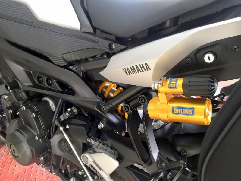 Yamaha MT-09 Tracer in vzmetenje Ӧhlins: »Kot bi vgradili tračnice!«